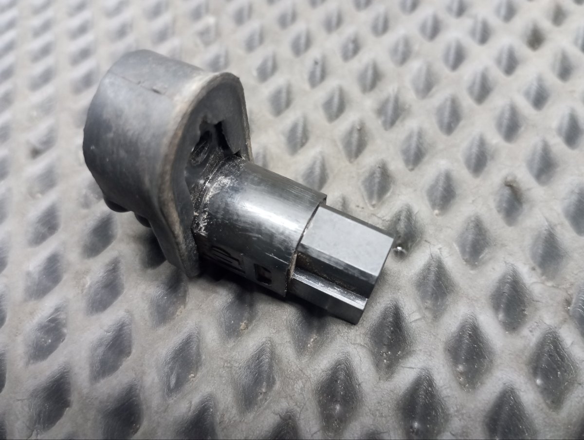 Датчик открытия двери задний правый Outback 1999 BH9 EJ251