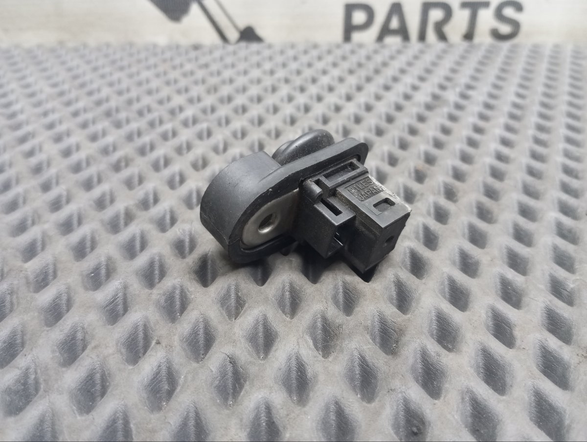 Датчик открытия двери передний правый Subaru Outback BH9 EJ251