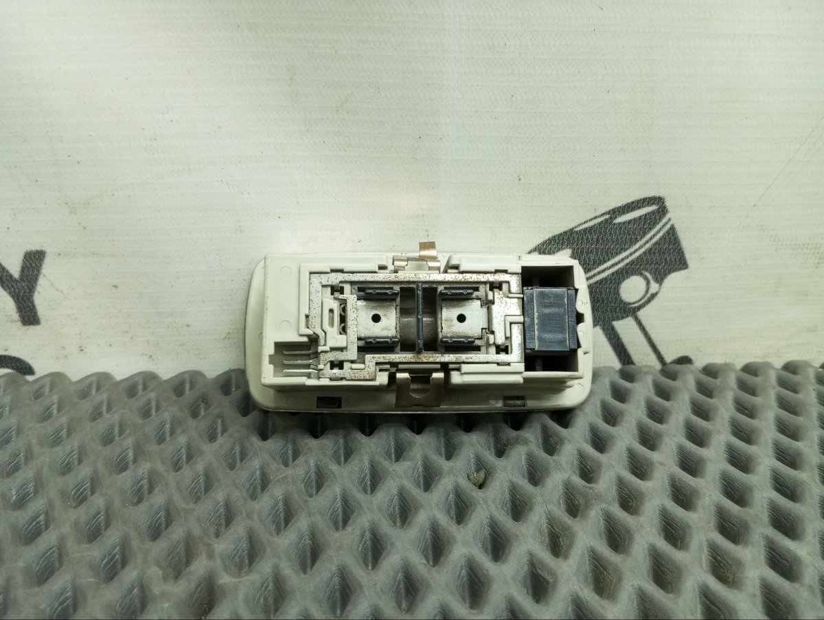 Плафон подсветки салона задний правый Skyline 2003 GH-V35 VQ25DD