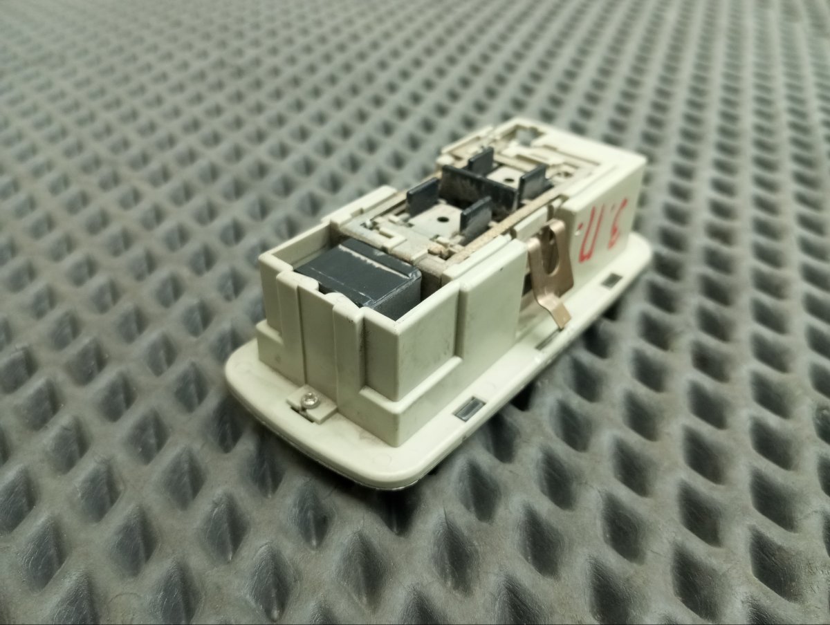 Плафон подсветки салона задний правый Skyline 2003 GH-V35 VQ25DD