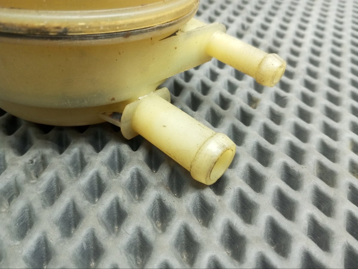 Бачок гидроусилителя руля Cresta 1990 Q-LX80 2L-T Бачок гидроусилителя руля Cresta 1990 Q-LX80 2L-T