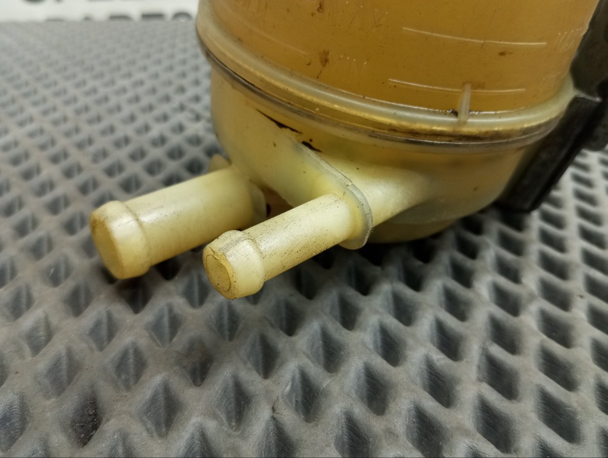 Бачок гидроусилителя руля Cresta 1990 Q-LX80 2L-T Бачок гидроусилителя руля Cresta 1990 Q-LX80 2L-T