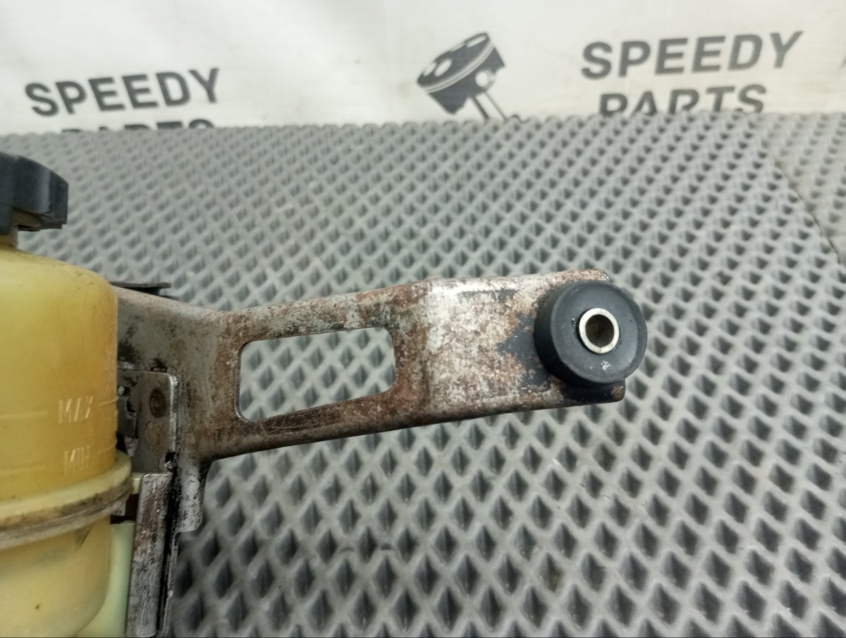 Бачок гидроусилителя руля Cresta 1990 Q-LX80 2L-T Бачок гидроусилителя руля Cresta 1990 Q-LX80 2L-T