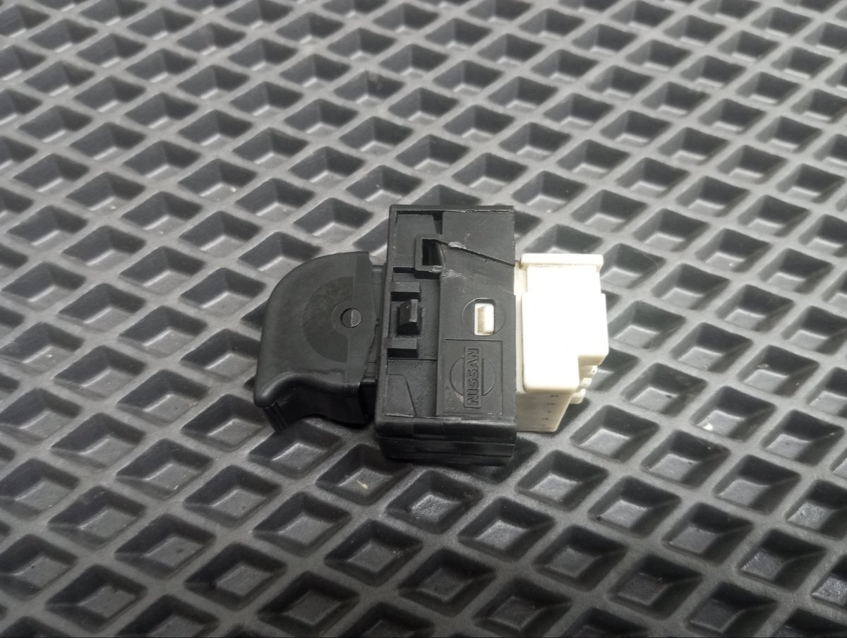 Кнопка стеклоподъемника Impreza 1998 E-GF5 EJ181