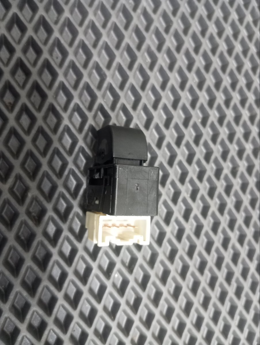 Кнопка стеклоподъемника Subaru Impreza E-GF5 EJ181