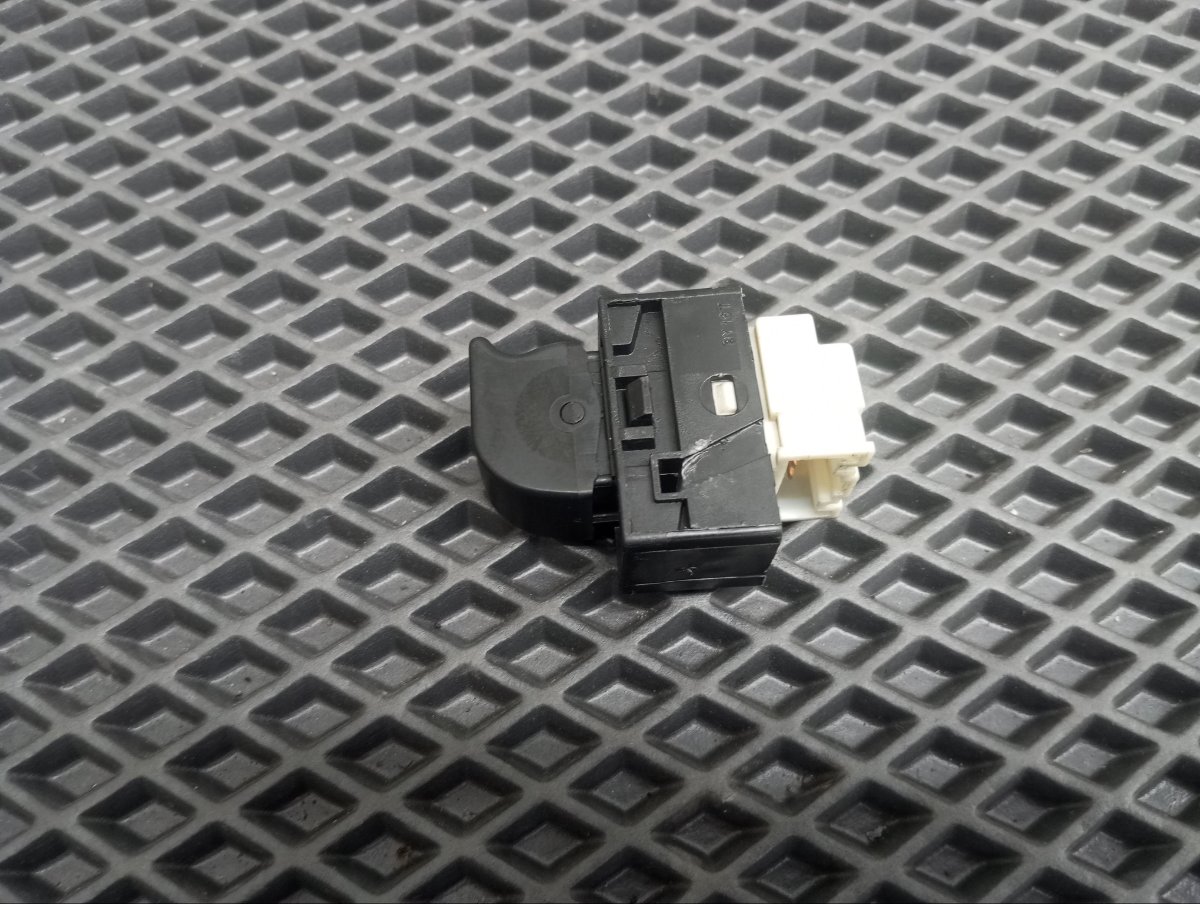 Кнопка стеклоподъемника Impreza 1998 E-GF5 EJ181