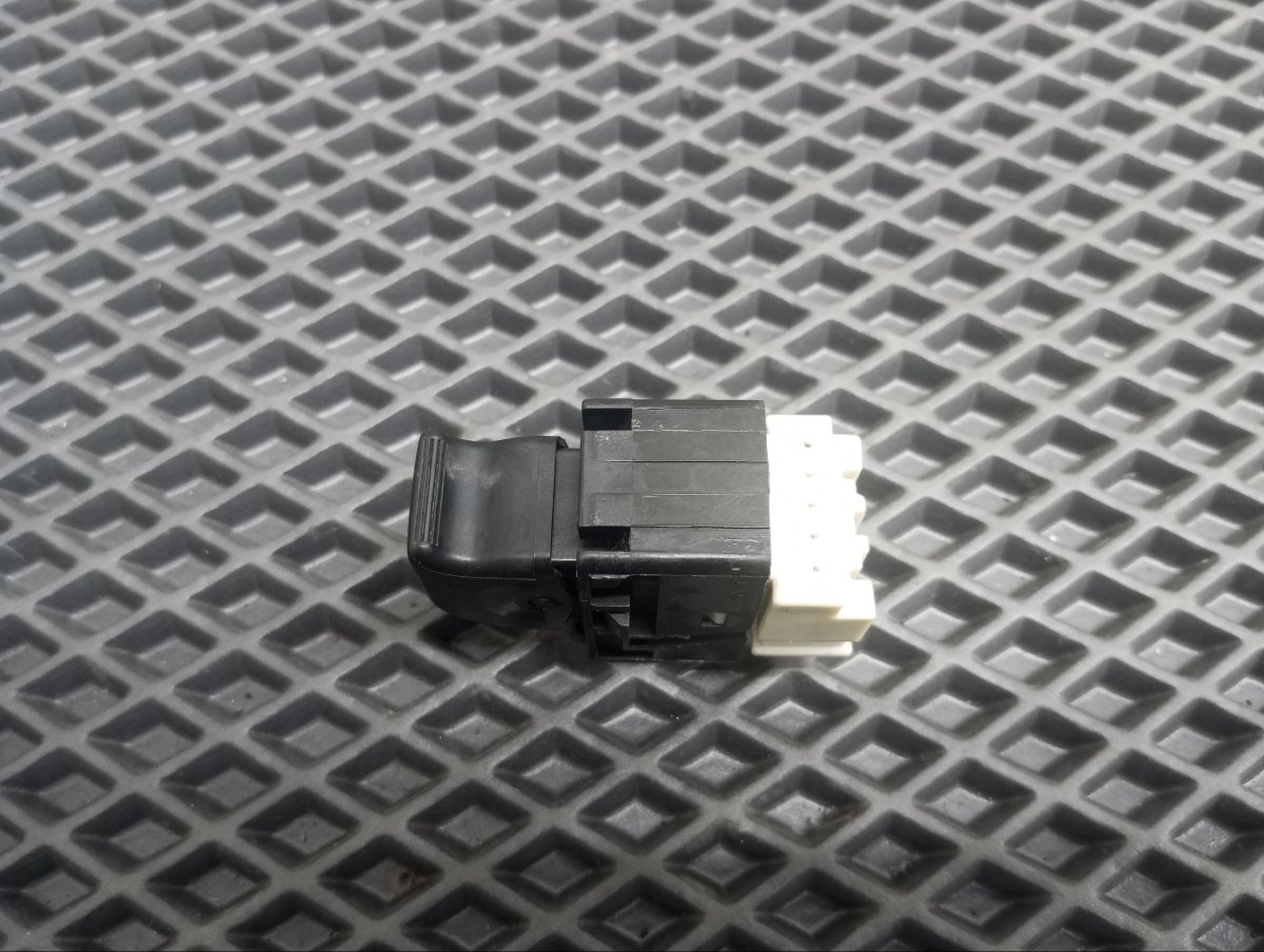 Кнопка стеклоподъемника Impreza 1998 E-GF5 EJ181