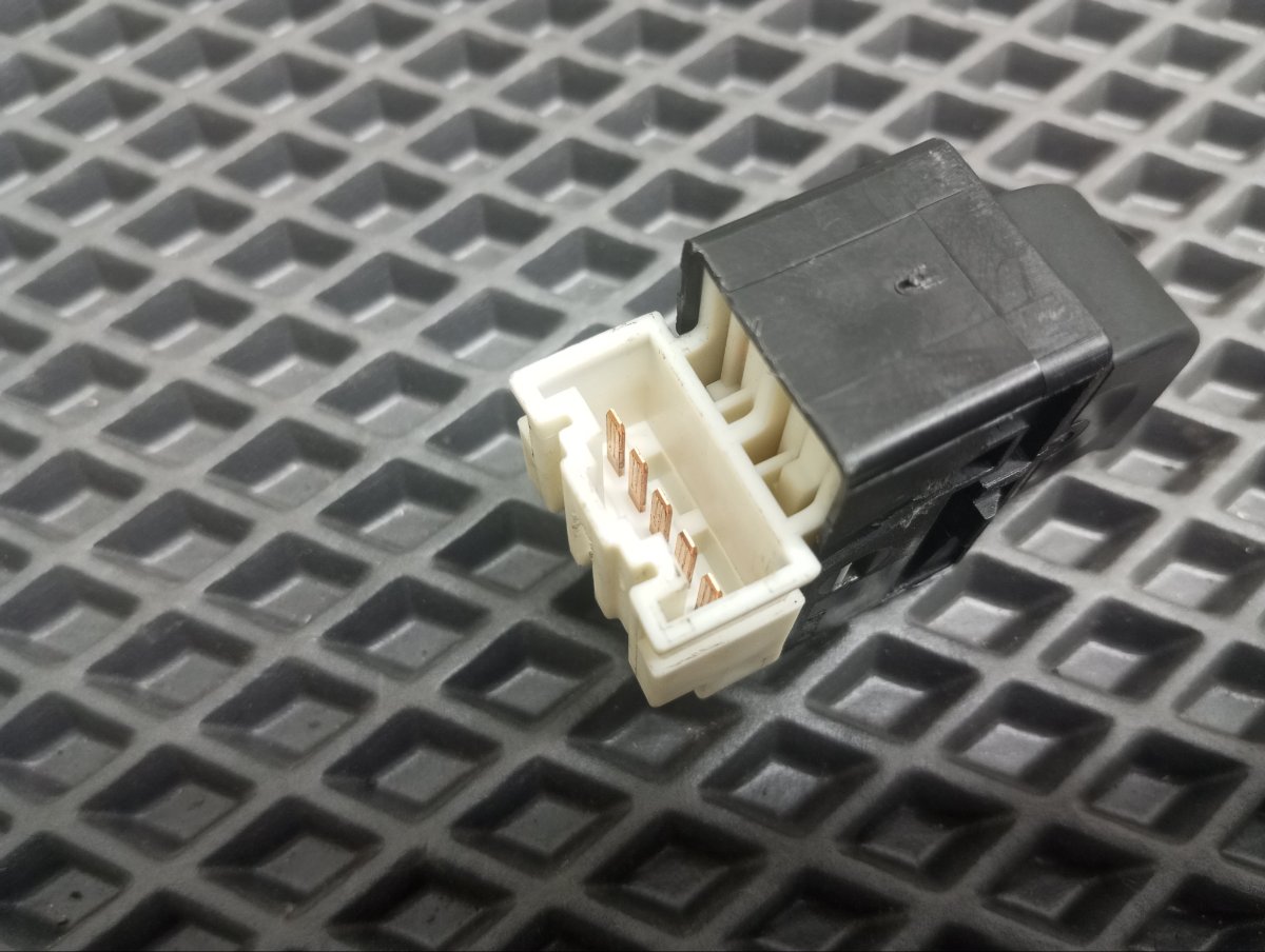 Кнопка стеклоподъемника Impreza 1998 E-GF5 EJ181