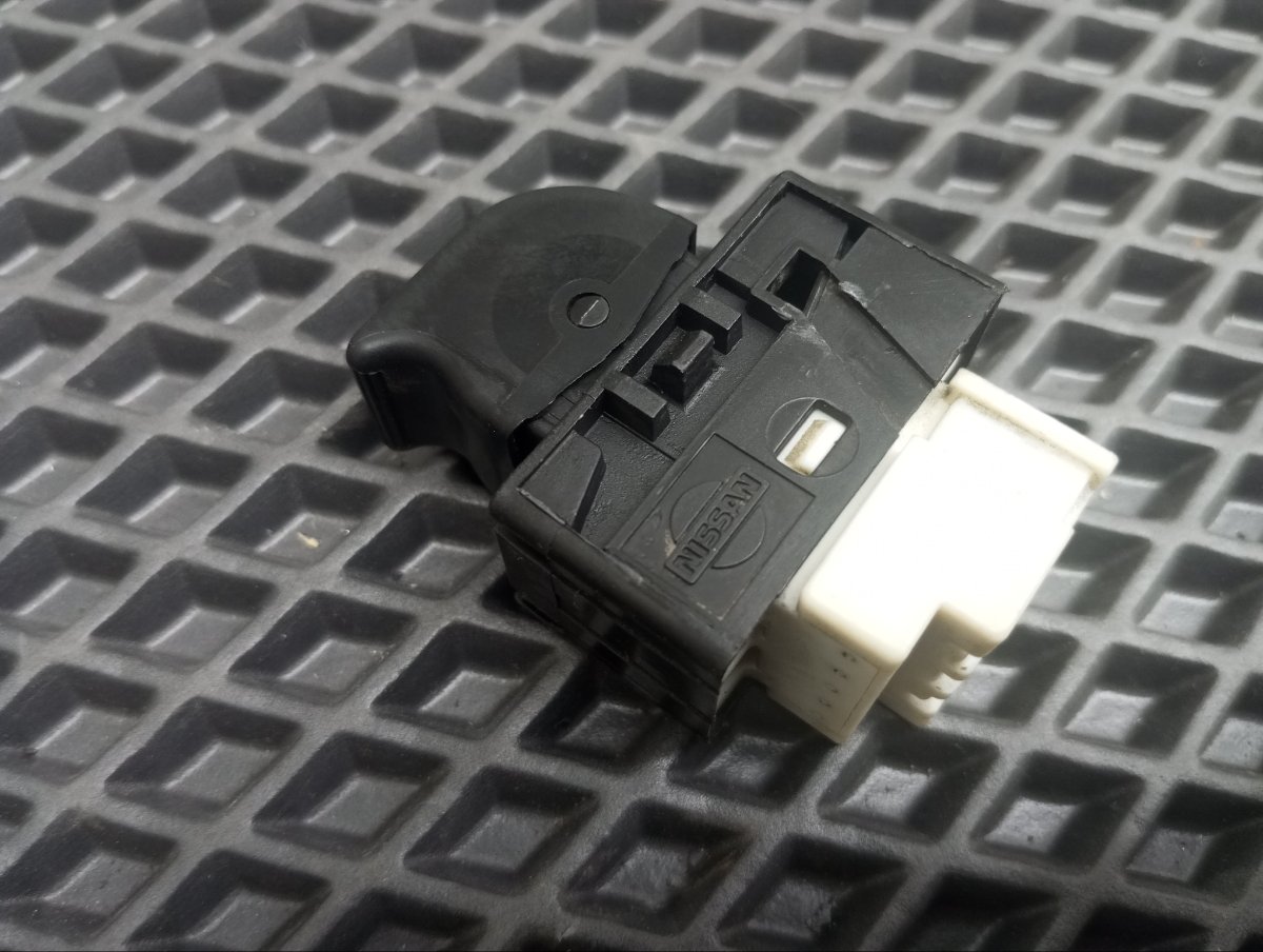 Кнопка стеклоподъемника Impreza 1998 E-GF5 EJ181