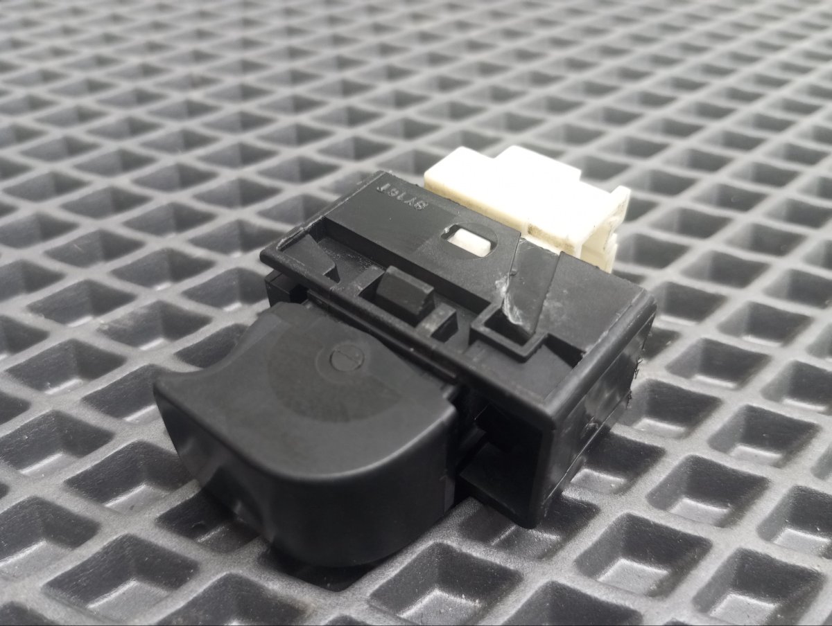 Кнопка стеклоподъемника Impreza 1998 E-GF5 EJ181