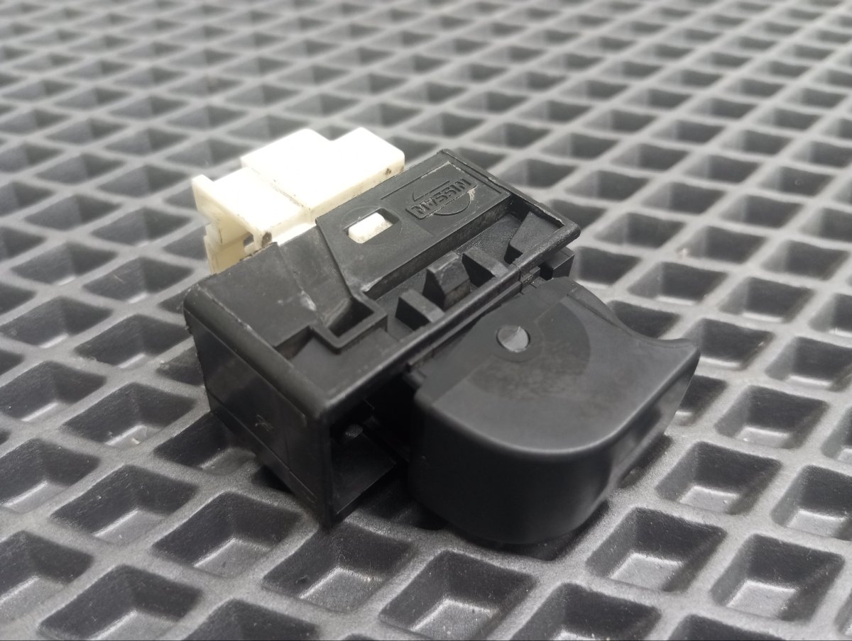 Кнопка стеклоподъемника Impreza 1998 E-GF5 EJ181