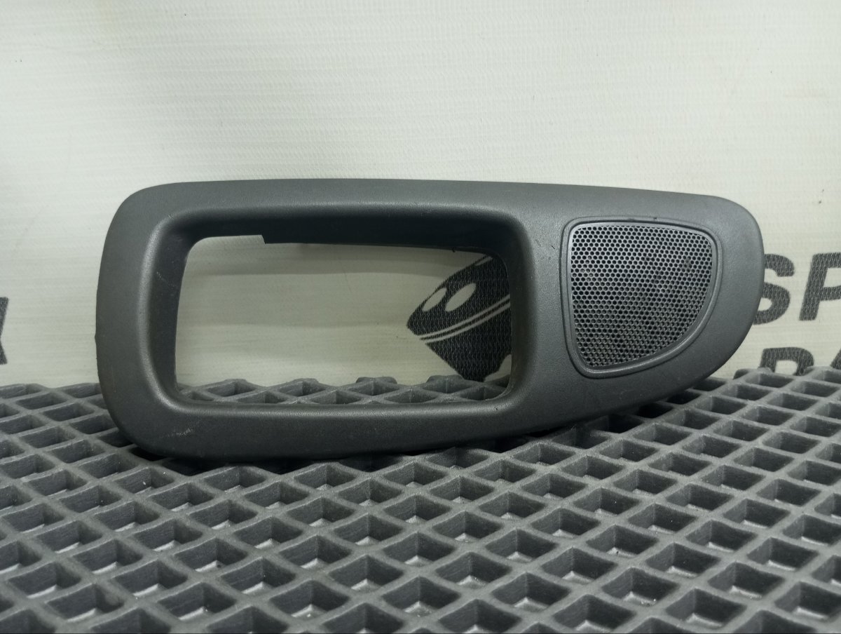 Накладка внутренней ручки двери передняя левая Subaru Impreza 1998 E-GF5 EJ181 62511FA040OE Б/У