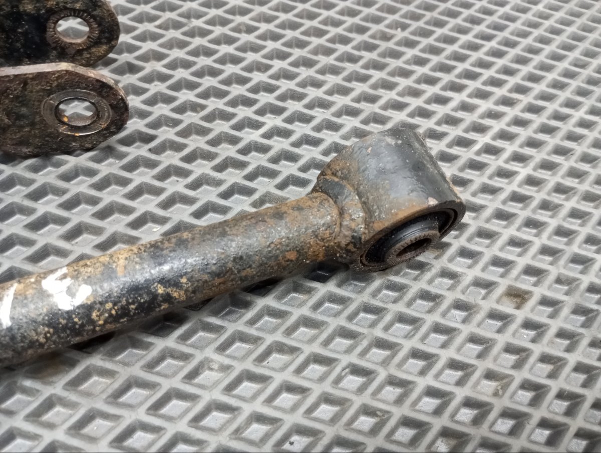 Тяга продольная задняя Toyota Mark II TA-JZX110 1JZ-FSE