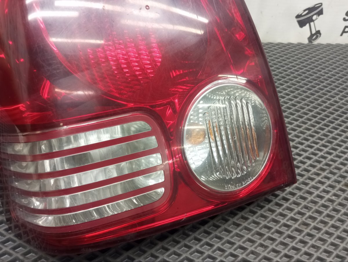 Стоп-сигнал задний левый Mitsubishi Dion TA-CR9W 4G63
