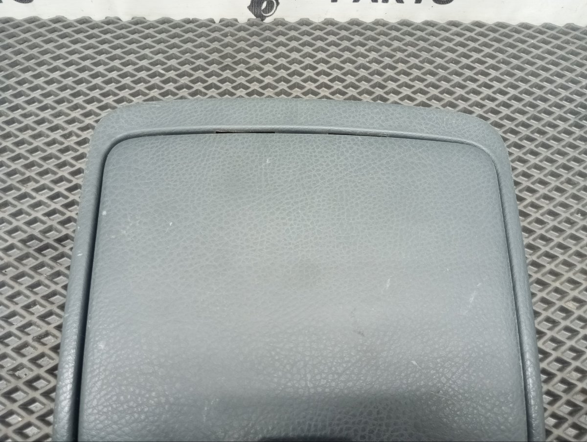 Бардачок передний Mitsubishi Dion TA-CR9W 4G63