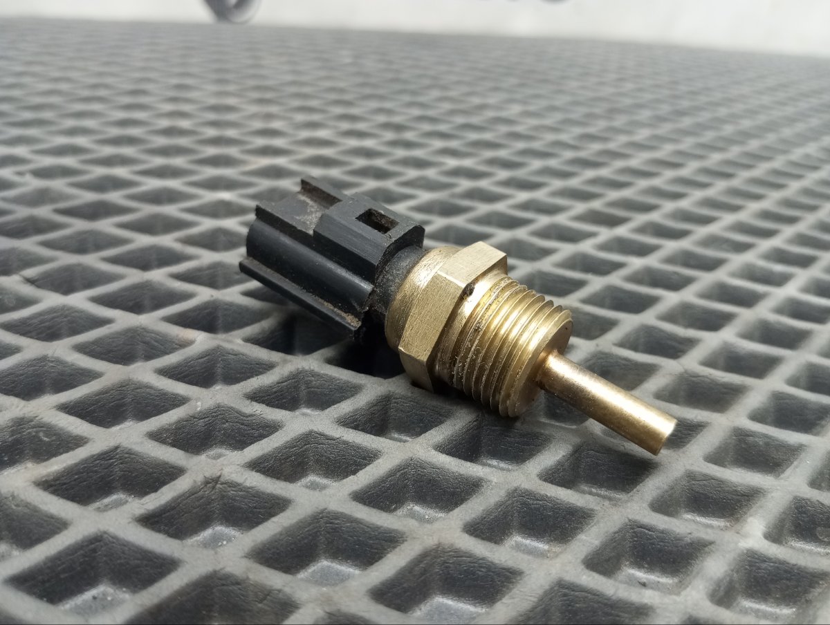 Датчик температуры охлаждающей жидкости Mitsubishi Dion TA-CR9W 4G63 Датчик температуры охлаждающей жидкости Mitsubishi Dion TA-CR9W 4G63