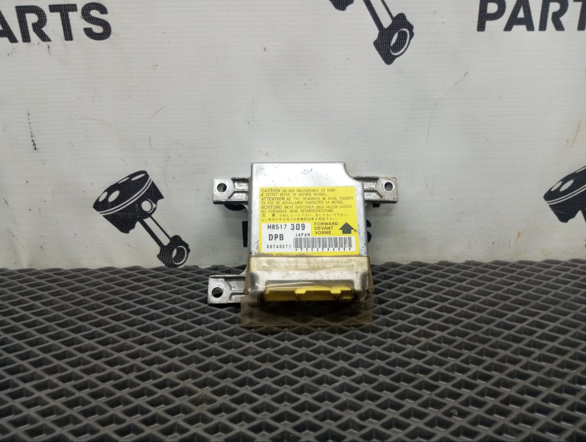 Блок управления airbag Mitsubishi Dion 2000 TA-CR9W 4G63 MR517309 Б/У