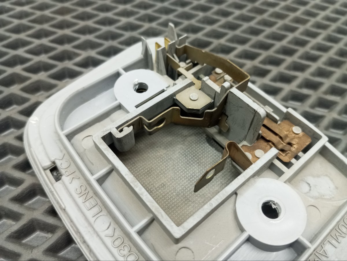 Плафон подсветки салона задний Dion 2000 TA-CR9W 4G63