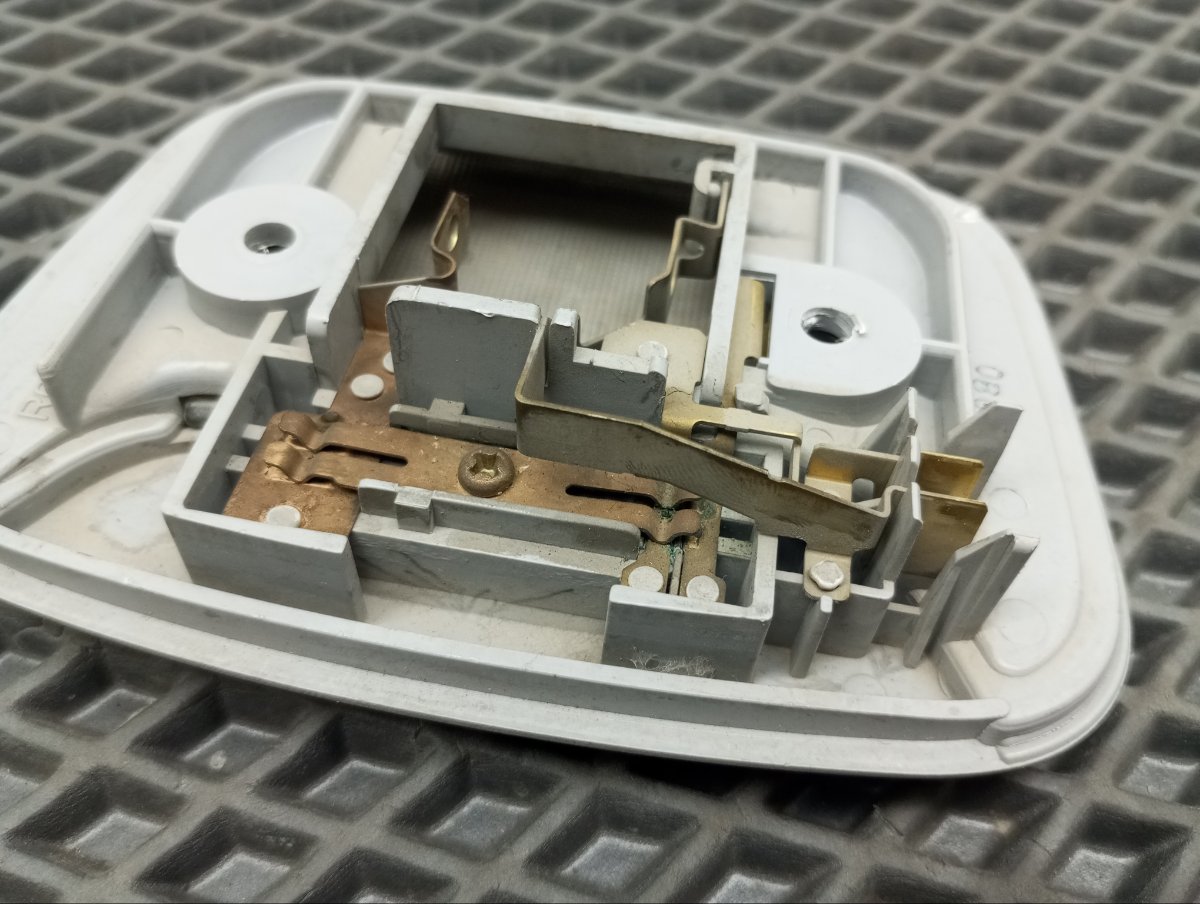 Плафон подсветки салона задний Dion 2000 TA-CR9W 4G63
