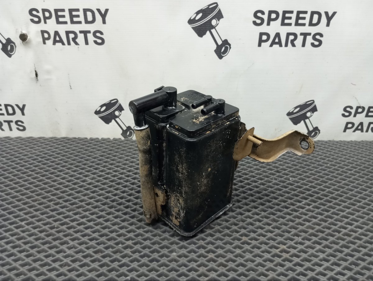 Фильтр паров топлива Mitsubishi Dion 2000 TA-CR9W 4G63 MR464469 Б/У