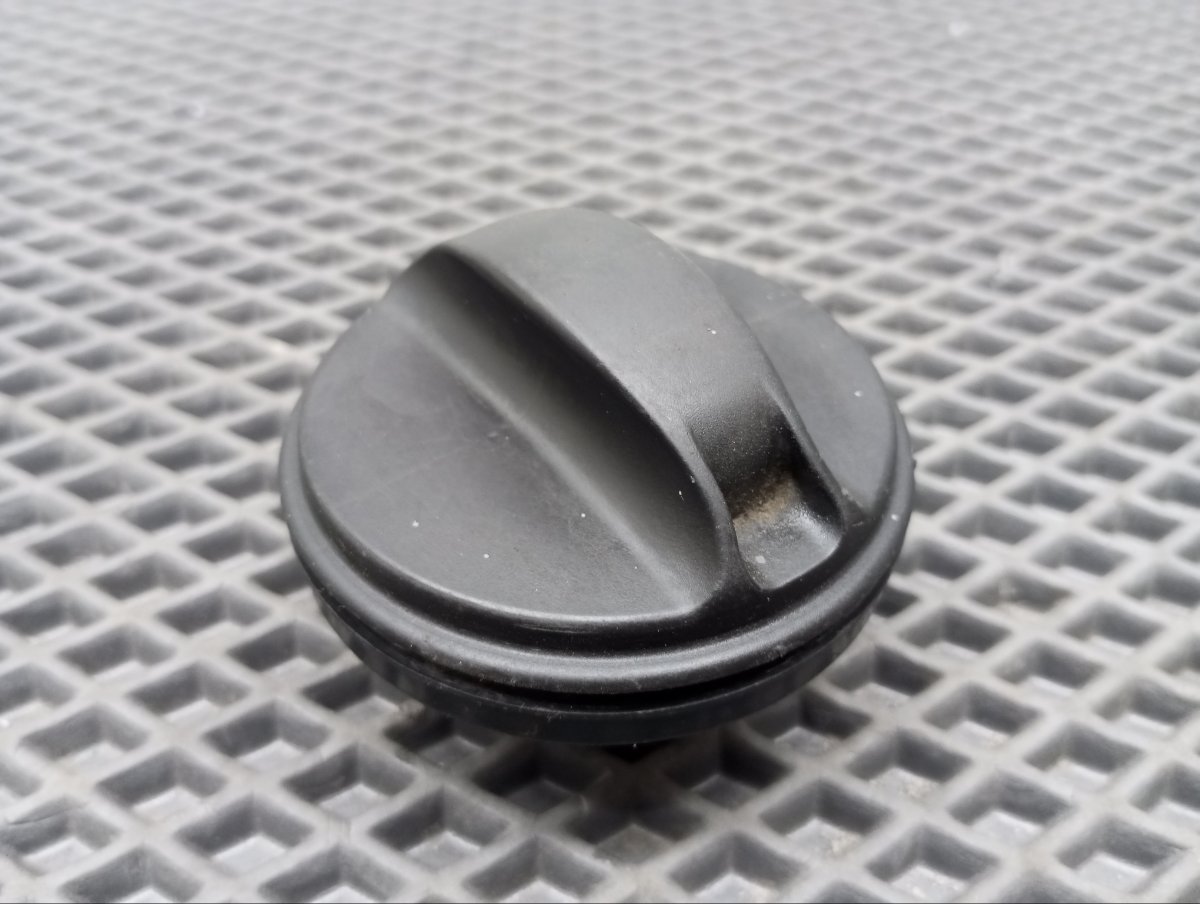 Крышка топливного бака Mitsubishi Dion TA-CR9W 4G63