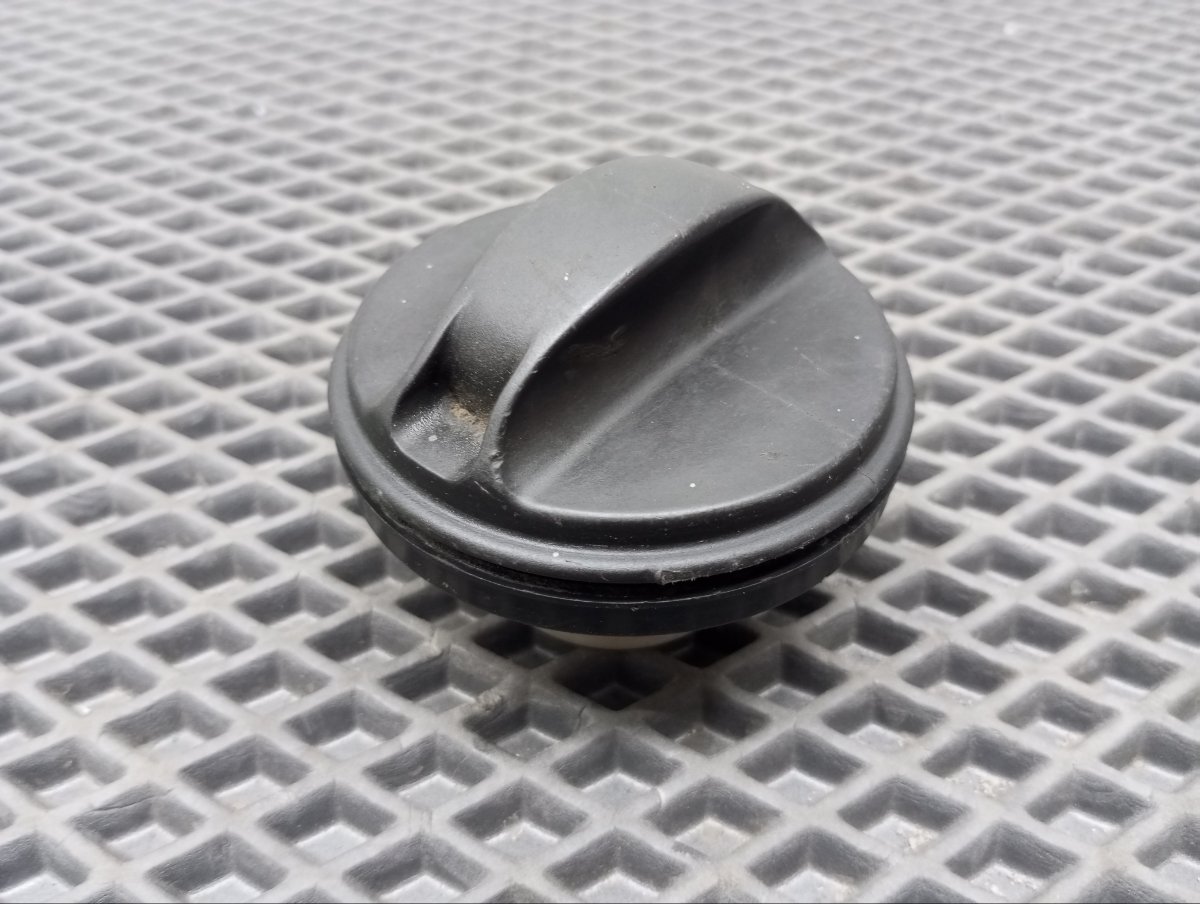 Крышка топливного бака Dion 2000 TA-CR9W 4G63