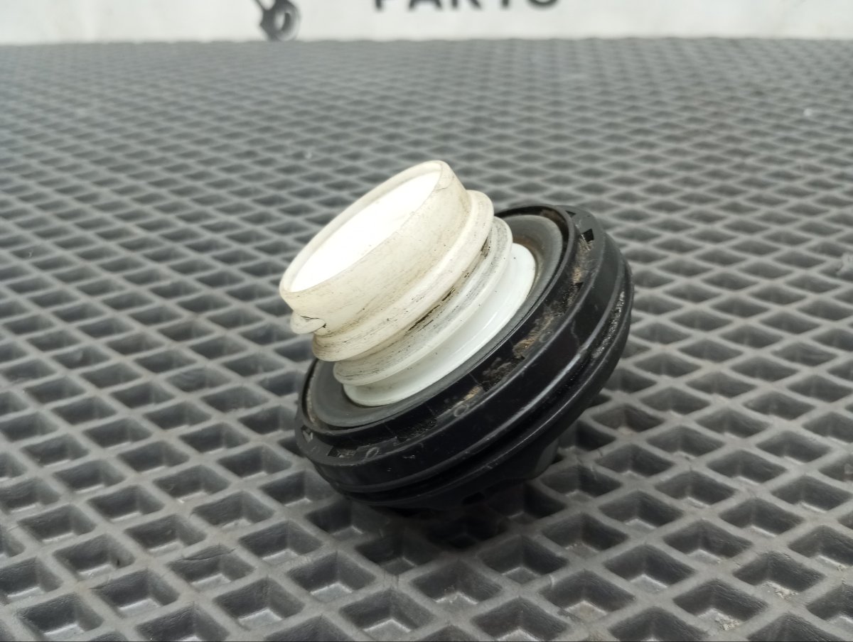 Крышка топливного бака Dion 2000 TA-CR9W 4G63