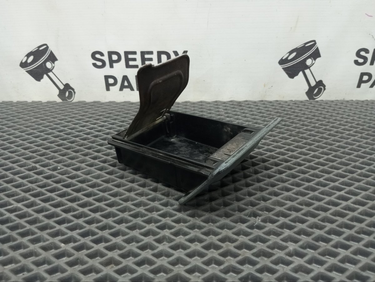 Пепельница Mitsubishi Dion 2000 TA-CR9W 4G63 Б/У