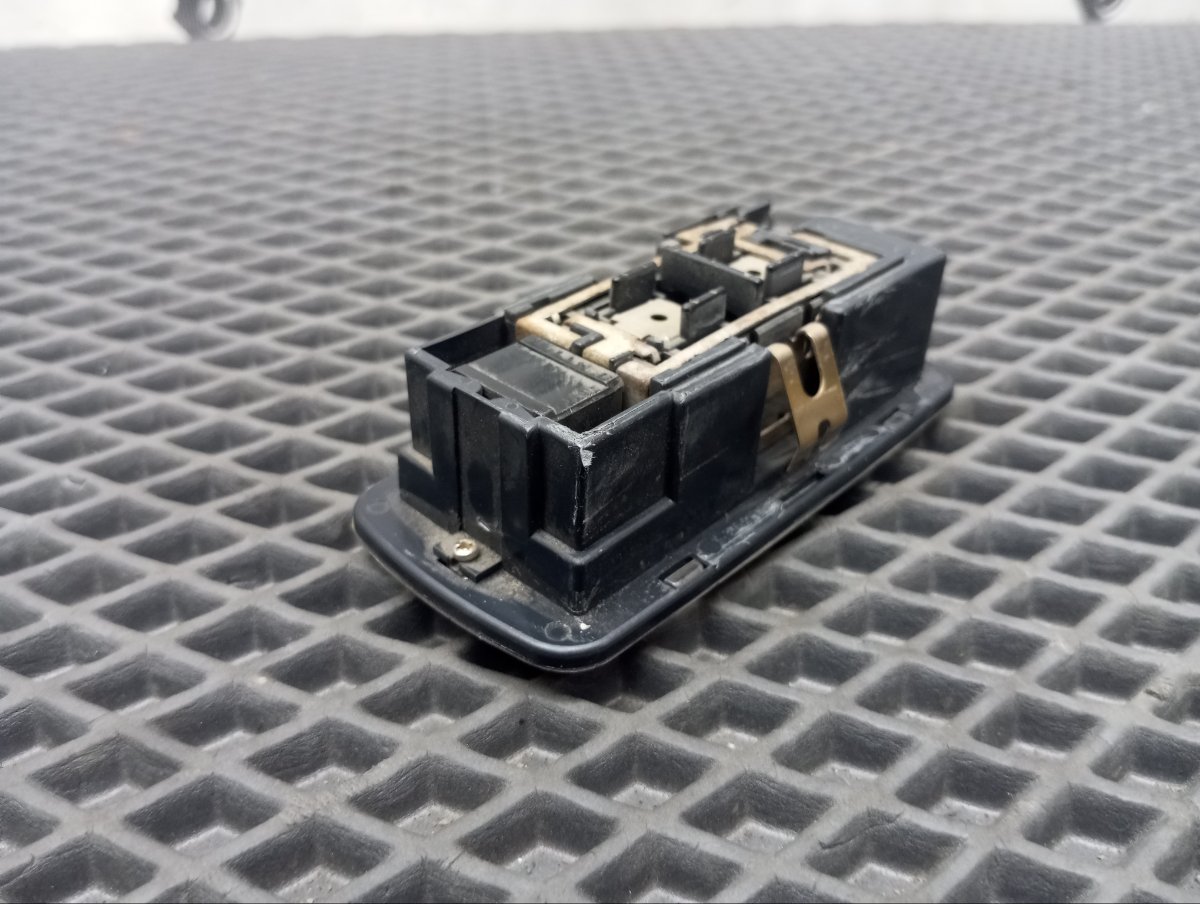Плафон подсветки салона правый FX35 2005 S50 VQ35DE