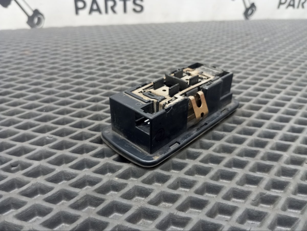 Плафон подсветки салона FX35 2005 S50 VQ35DE
