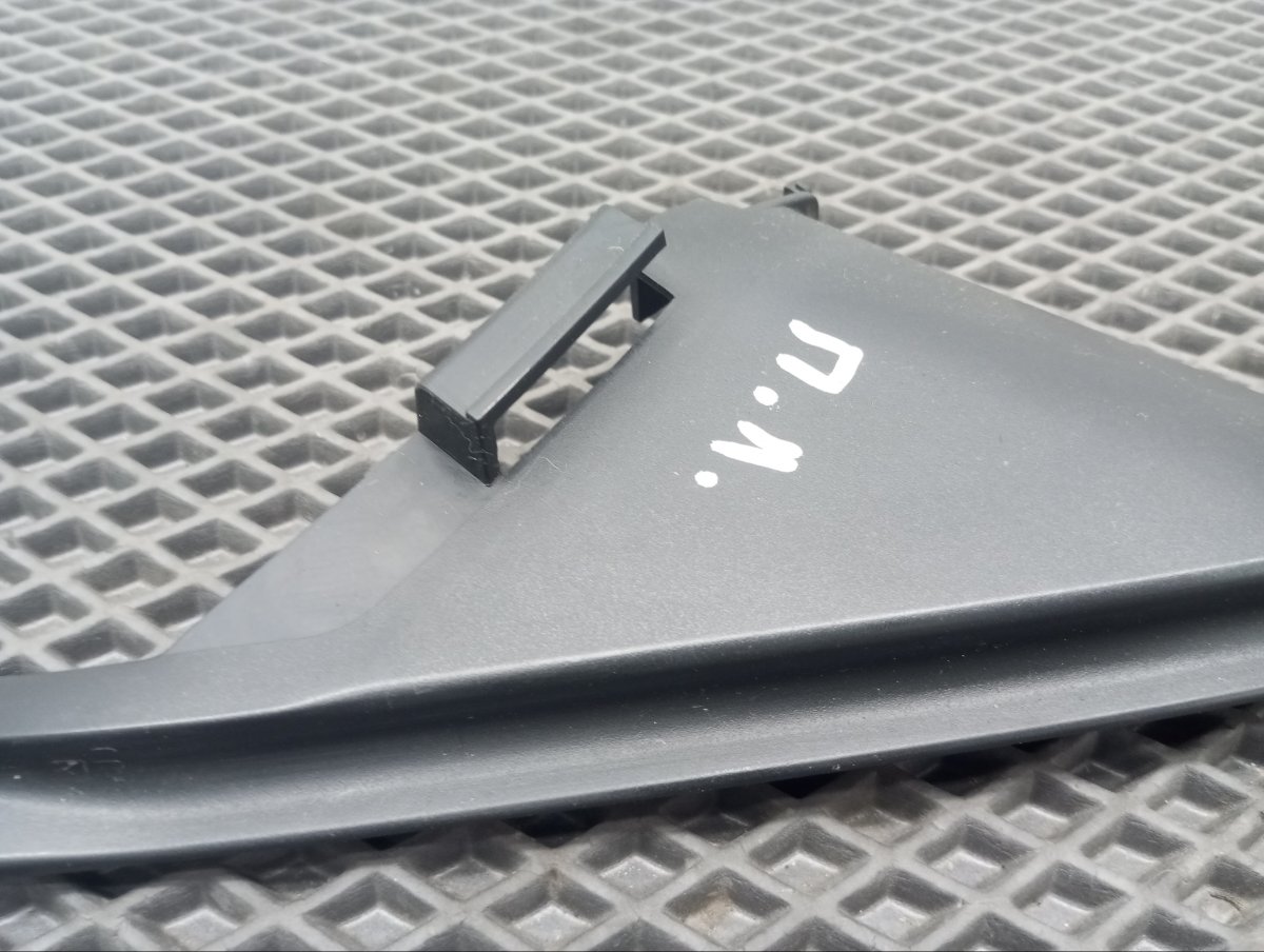 Накладка крепления зеркала передняя левая Infiniti FX35 S50 VQ35DE