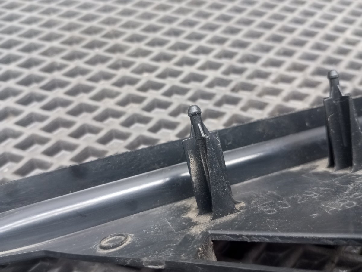 Накладка крепления зеркала передняя левая FX35 2005 S50 VQ35DE