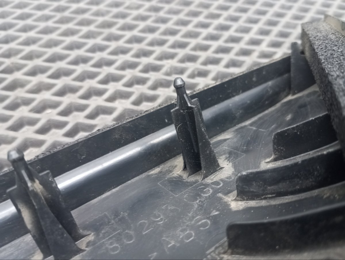 Накладка крепления зеркала передняя левая FX35 2005 S50 VQ35DE