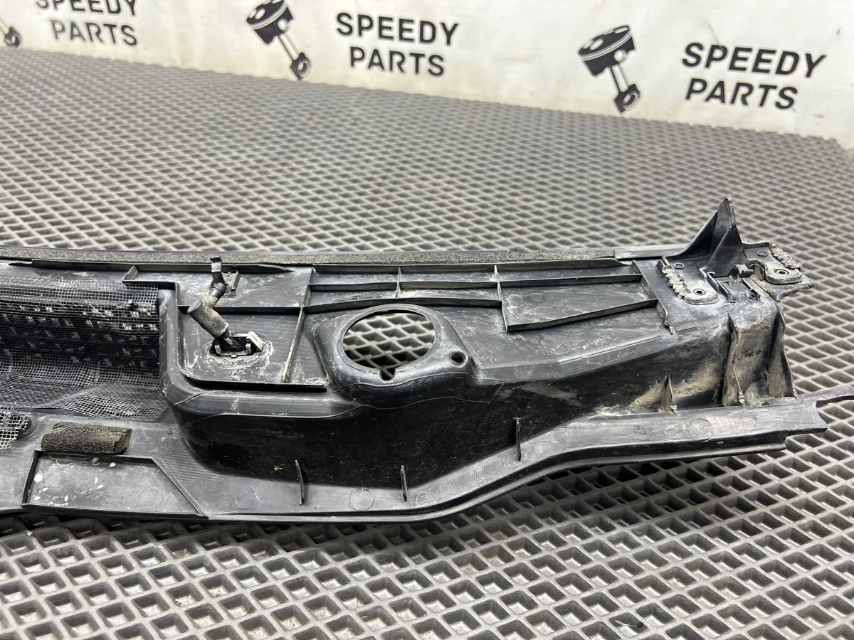 Решетка под лобовое стекло передняя левая FX35 2005 S50 VQ35DE