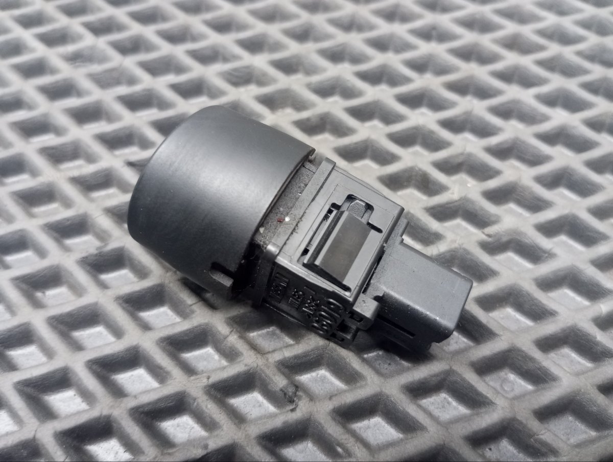 Кнопка аварийной сигнализации FX35 2005 S50 VQ35DE