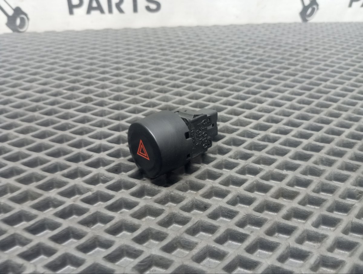 Кнопка аварийной сигнализации FX35 2005 S50 VQ35DE