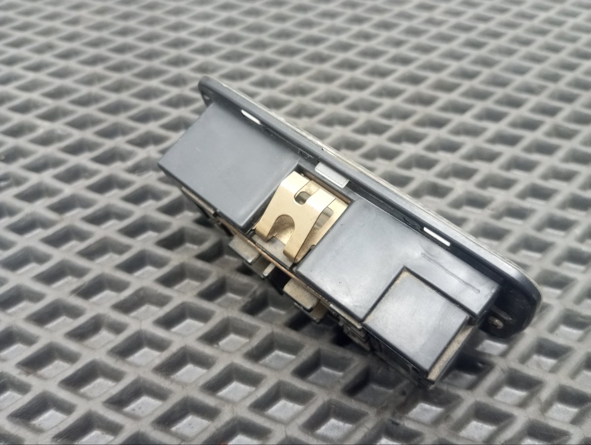 Плафон подсветки багажника задний левый FX35 2005 S50 VQ35DE
