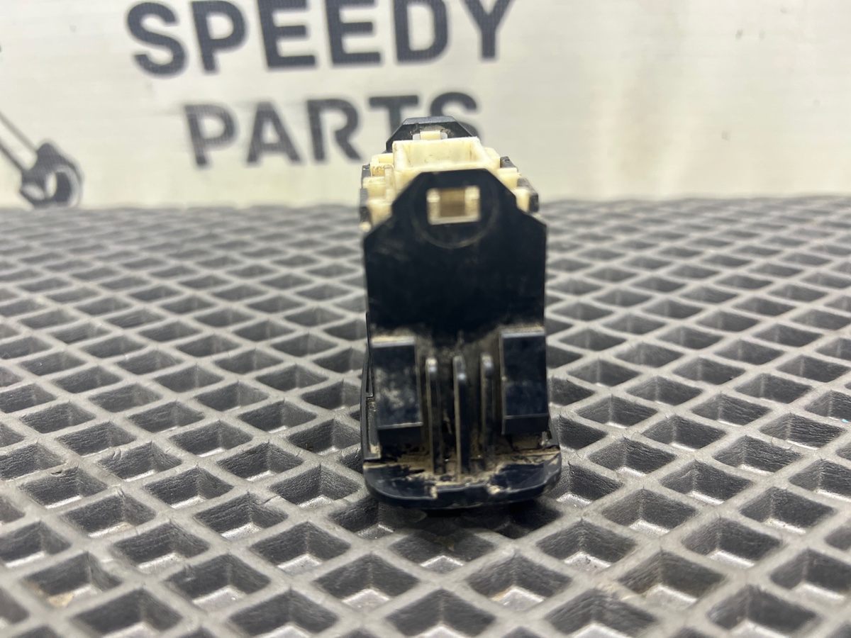 Кнопка стеклоподъемника Toyota Camry SV30