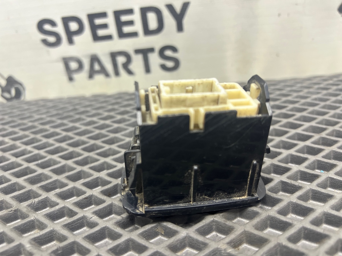 Кнопка стеклоподъемника Camry SV30