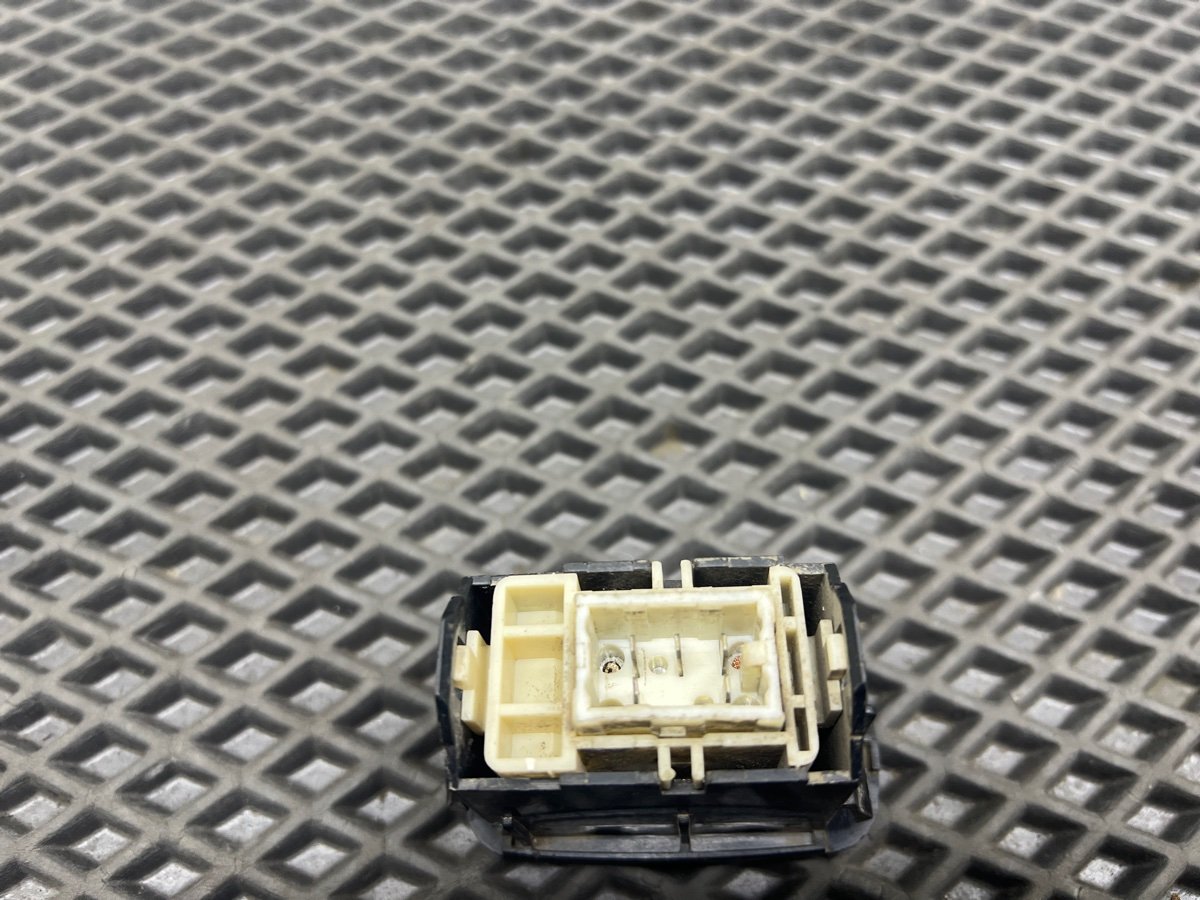 Кнопка стеклоподъемника Camry SV30