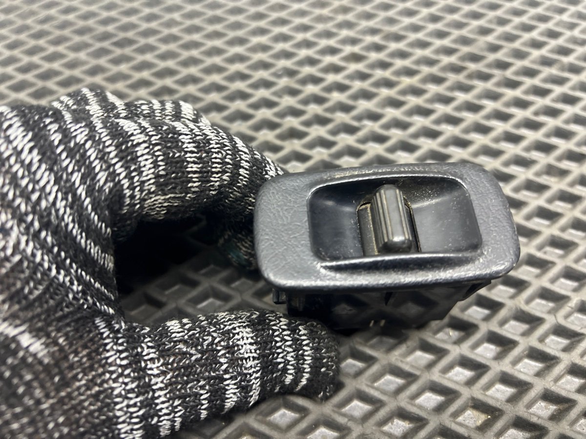 Кнопка стеклоподъемника Camry SV30