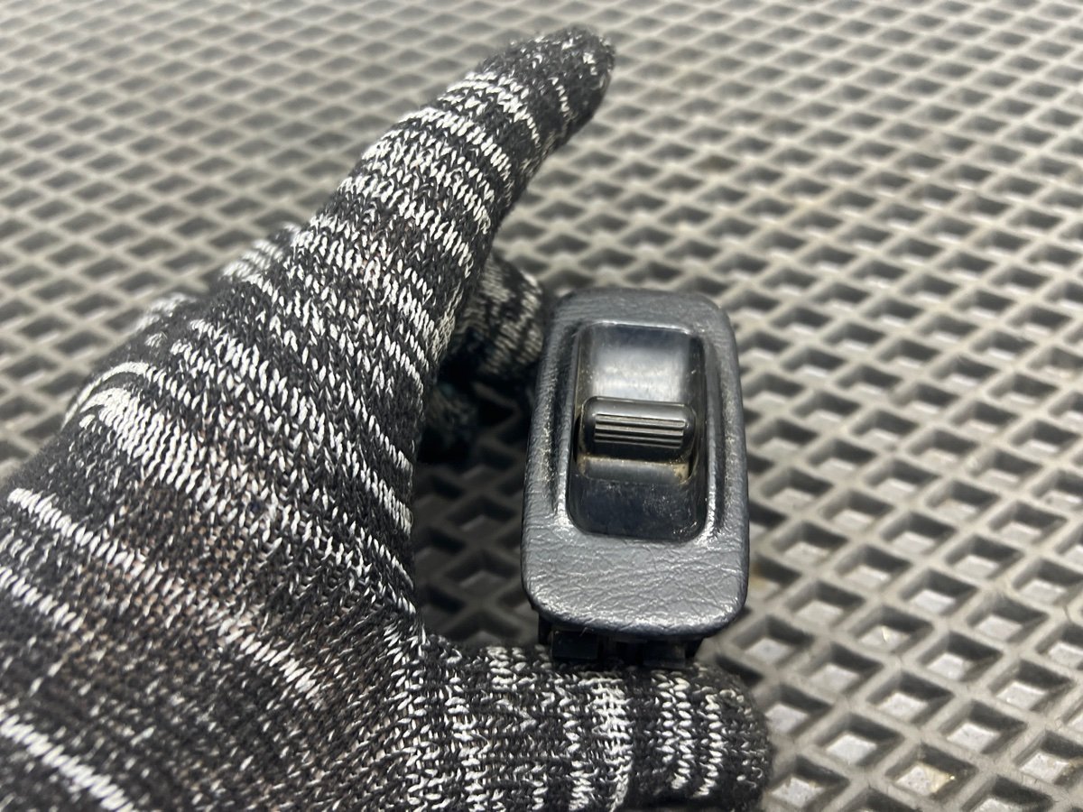 Кнопка стеклоподъемника Camry SV30