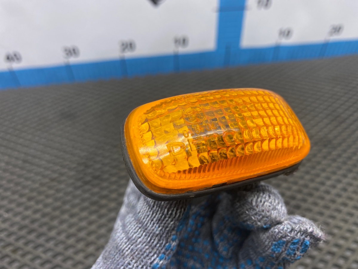 Повторитель поворота в крыло Nissan Maxima A32 VQ20DE Повторитель поворота в крыло Nissan Maxima A32 VQ20DE