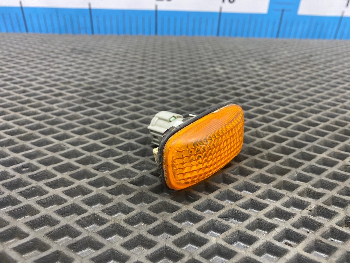 Повторитель поворота в крыло Maxima 1996 A32 VQ20DE Повторитель поворота в крыло Maxima 1996 A32 VQ20DE