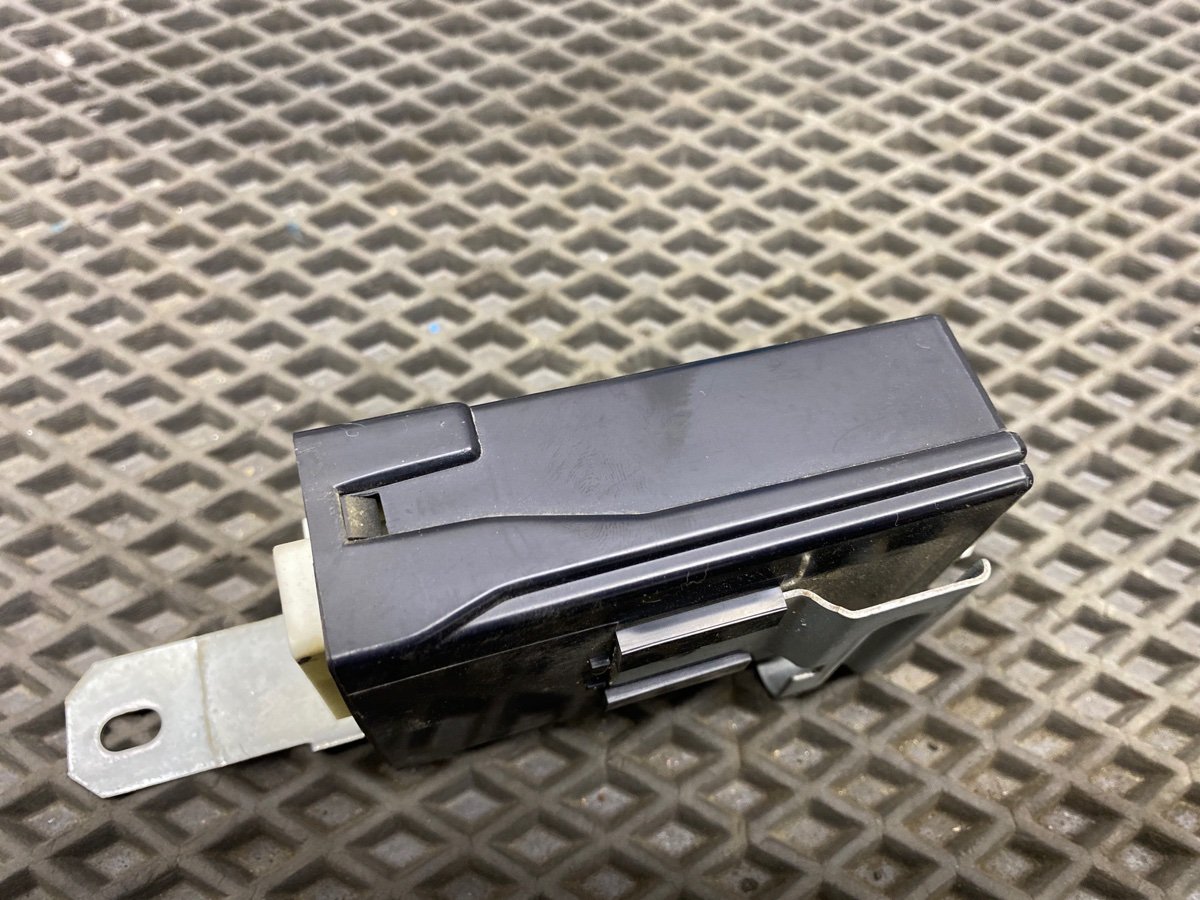 Блок управления задний левый MPV 2001 LW GY-DE