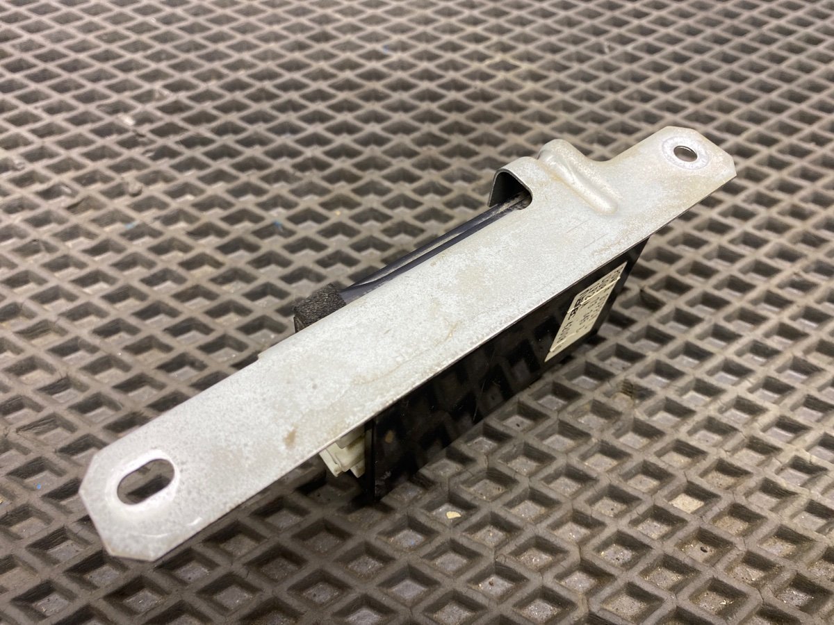 Блок управления задний левый MPV 2001 LW GY-DE