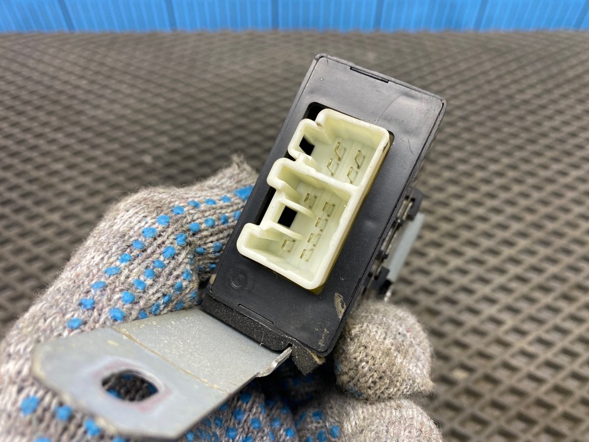 Блок управления задний левый MPV 2001 LW GY-DE