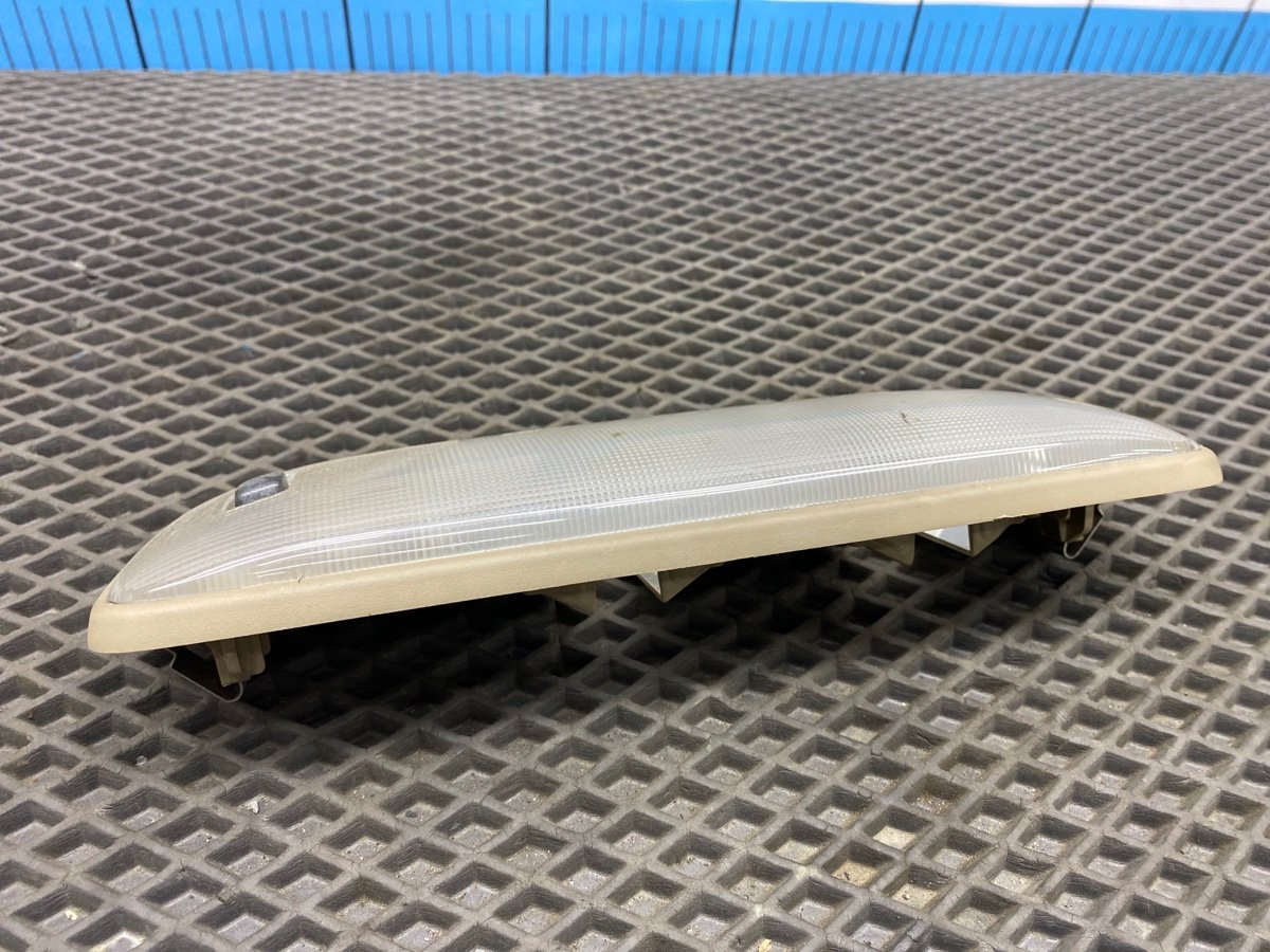 Плафон подсветки салона MPV 2001 LW GY-DE