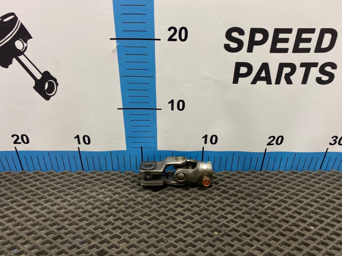 Рулевой карданчик Mazda MPV 2001 LW GY-DE LC6232850B Б/У