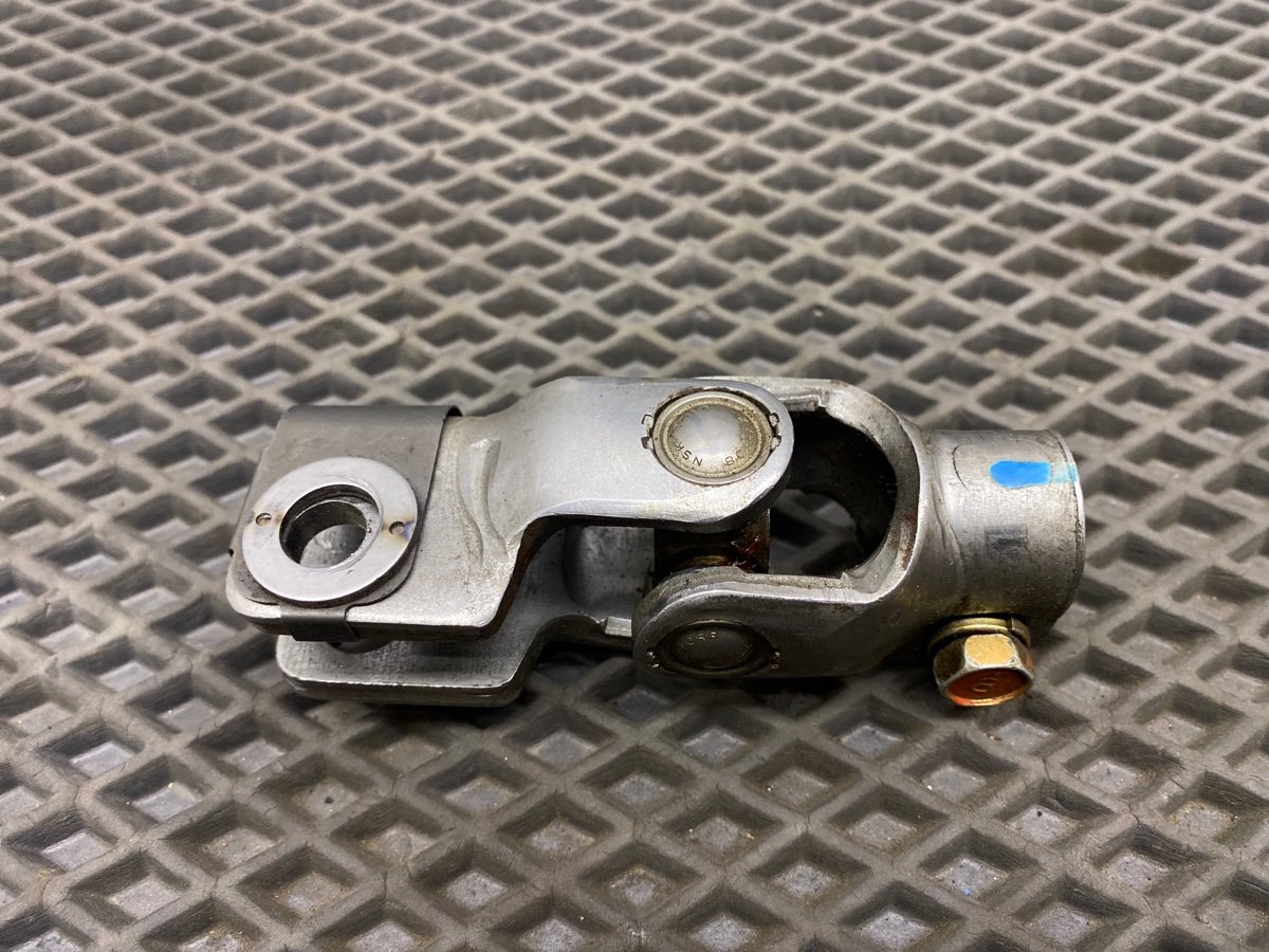 Рулевой карданчик MPV 2001 LW GY-DE